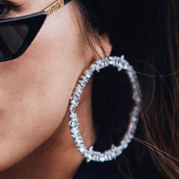 Crystal O’s - Picture 3 of 8